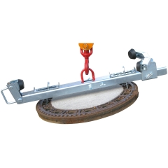 Stabile Rahmengreifer FE1552 für das Handling von Schachtrahmen und Abdeckungen.