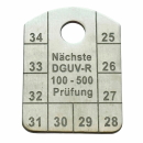 Anschlagkette 8mm 4-Strang GK8 schwarz – Detailaufnahme Anhänger UVV-Prüfplakette